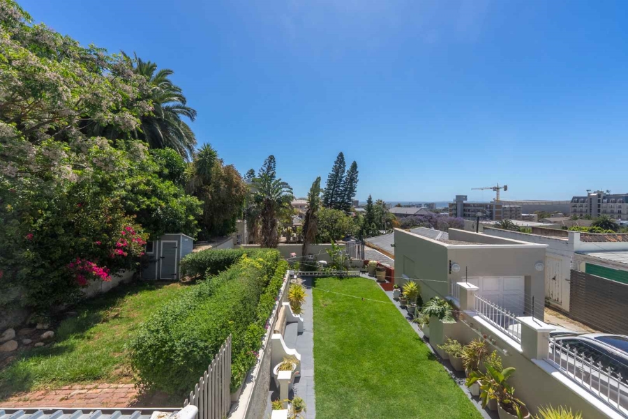 5 Bedroom Property for Sale in Green Point Western Cape